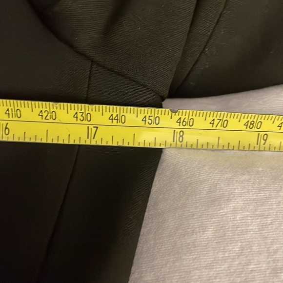 ANN TAYLOR BLACK SINGLE BUTTON SUIT JACKET IN POLY/RAYON/SPANDEX COMBO SIZE 4 - Picture 9 of 10